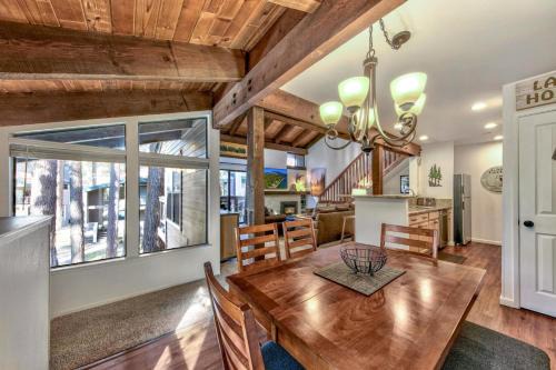 South Lake Tahoe Villa | Lakeland Village 406 - The Lake Escape