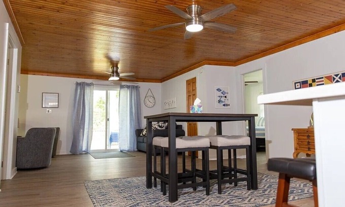 Madison-on-the-Lake Hütte | LakePointe Shores #8 Open floor cottage in Madison on the Lake