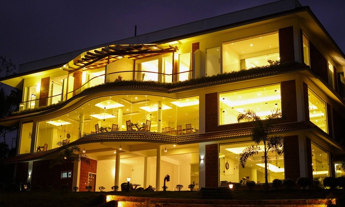 Vazhavatta Haus | LakeRose Wayanad Resort - Lake view