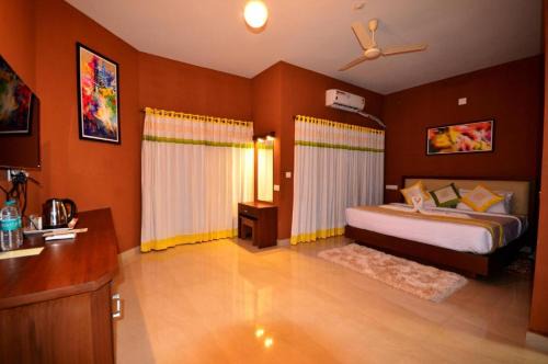 Vazhavatta Haus | LakeRose Wayanad Resort - Lake view