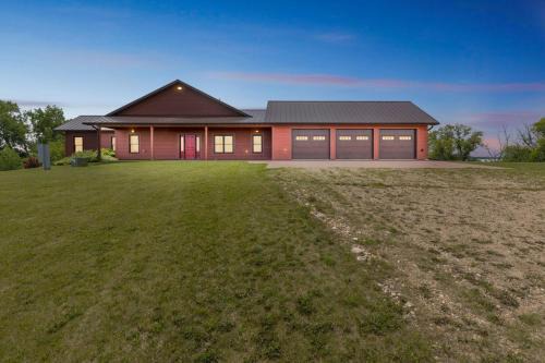 Crary Villa | Lakeside 4BR Retreat Private, Peaceful & Scenic villa