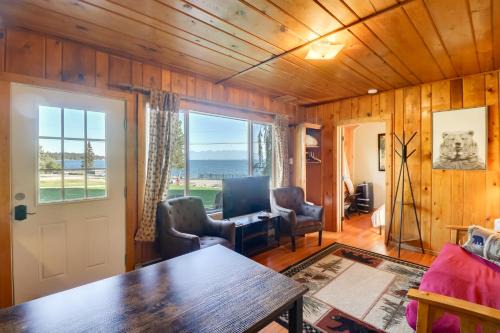 Lakeside Haus | Lakeside Cabin with Beach about 14 Mi to Ski Area!