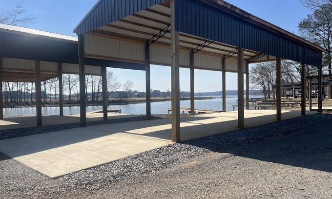 Lincoln Wohnmobilvermietung | Lakeside Comfort: Covered RV Site with Private Pier #1