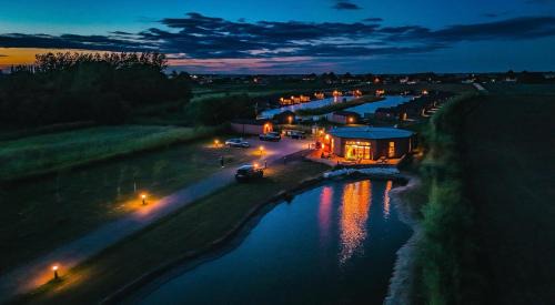 Boston Resort | Lakeside Fishing Retreats