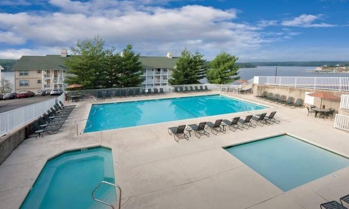 Osage Beach Eigentumswohnung | Lakeside Getaway: 1BR King Suite at Wyndham Ozarks