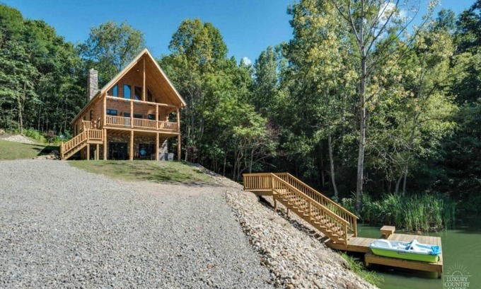 Keene Kabine | Lakeside Log Cabin | Hot Tub Arcade Views