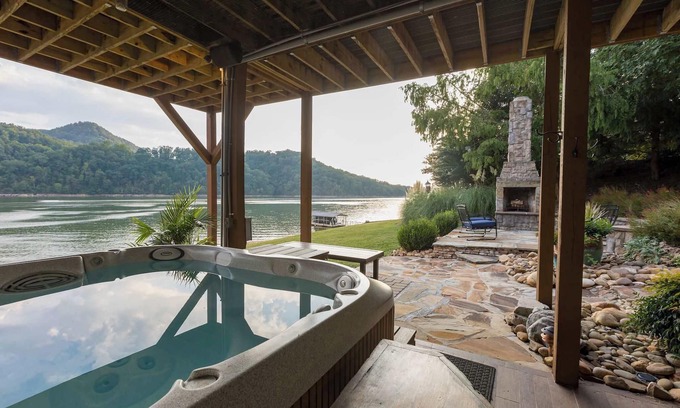 Mooresburg Haus | Lakeside Mountain Retreat in Mooresburg
