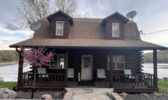Blackwell Kabine | Lakeside Secluded Private Cabins, on Two Twenty Acre Lakes