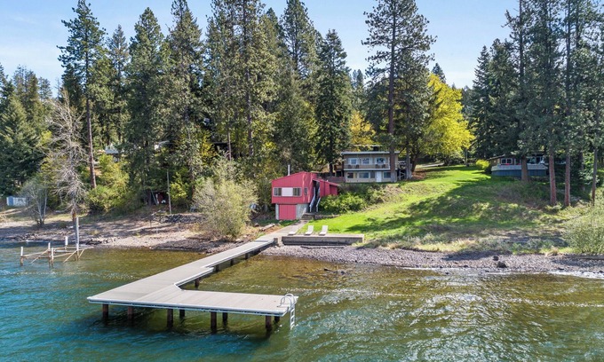 Harrison Haus | New Listing| Lakeside Serenity| Retro Cabin| Great Dock| Private Studio