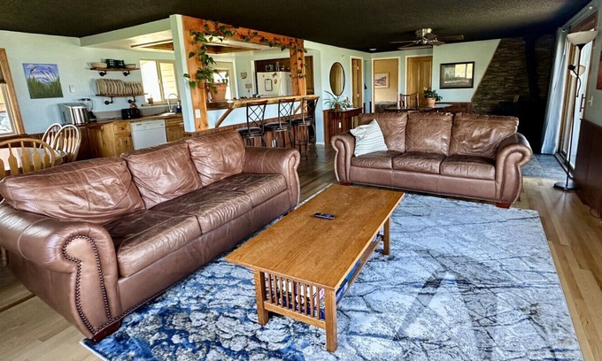 Big Arm Wohnung | Terrific view of Big Arm bay, Wildhorse Island, Cromwell Island. Quiet, fenced.