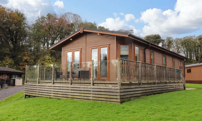 Knott End-on-Sea Hütte | LAKEVIEW LODGE, pet friendly, with a garden in Garstang
