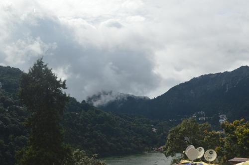 Mallital Haus | Lakshmi Kutteer Homestay