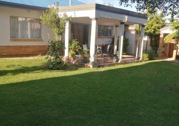 Klerksdorp Haus | LALA POA GUEST HOUSE