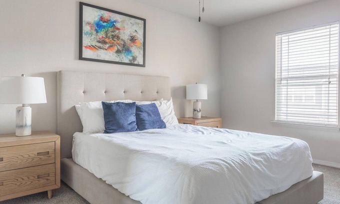 Broken Arrow Wohnung | Landing | Chic 1BD, Courtyard, Gym