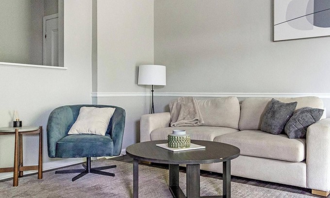 Indianapolis Wohnung | Landing | Incredible 1BD, Game Room, Pool