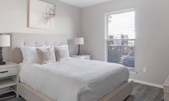 Homewood Wohnung | Landing | Spectacular 2BD, Clubhouse, Pool