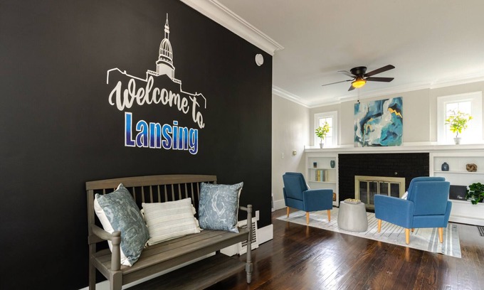 Lansing Haus | Lansing Game House 3 bed/2 bath