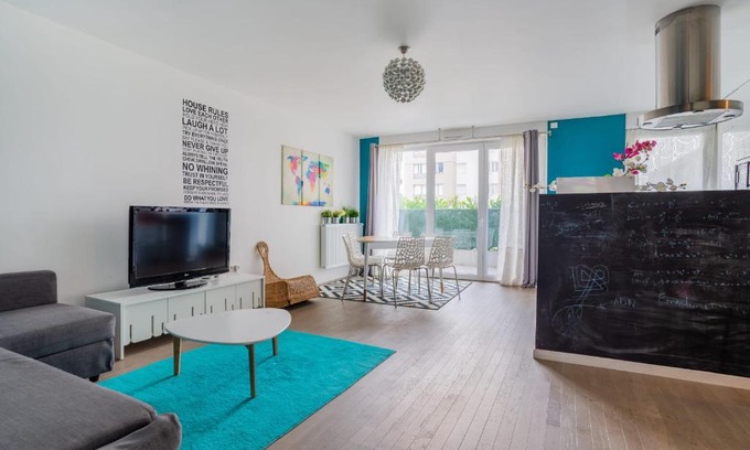 Universite Wohnung | Large 2br with parking and terrace in Nanterre nearby La Défense - Welkeys