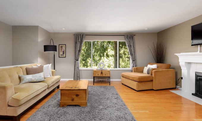 Delta Haus | Large 3-BD, 3-WC, 9 minutes to BC Ferries, 5 minutes to Tsawassen Mills