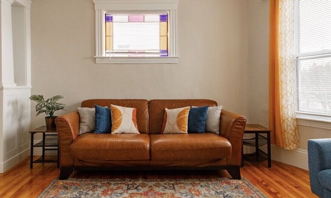 Union HIll Wohnung | Large 3BR APT w/ enclosed front porch Close to Polar Park, palladium, WPI, DCU