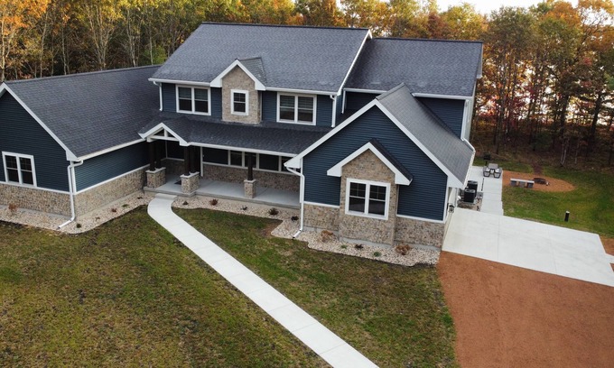 Mauston Haus | Large 8 bedroom multi-family retreat on Castle Rock Lake near WI Dells