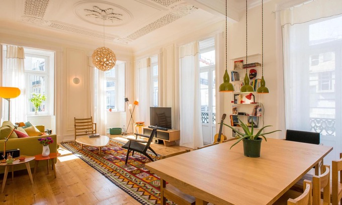 Misericordia Wohnung | GROßE, HELLE WOHNUNG, Klimaanlage, in der Nähe von BARRIO ALTO, STADTZENTRUM