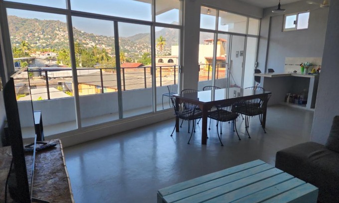 Lazaro Cardenas Wohnung | Large and comfy apartment, near DT and Principal Beach!