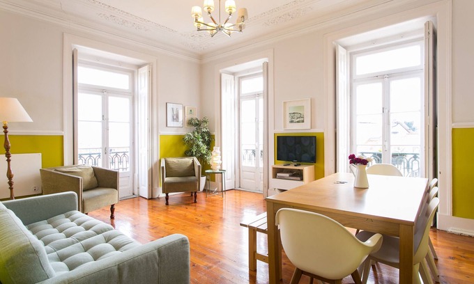 Principe Real Wohnung | Large Bairro Alto 2 up to 22guests by Central Hill