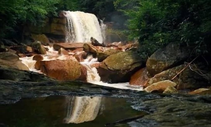 Berkeley Springs Kabine | Large Cabin w Hot Tub, Fire Pit, WiFi, & Huge Yard