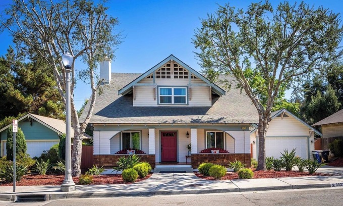 Downtown Riverside Haus | Large Craftsman blocks from Downtown Riverside!