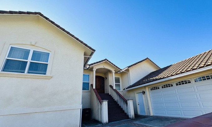 Sutter Creek Haus | Large custom built home .5 miles from Downtown Sutter Creek