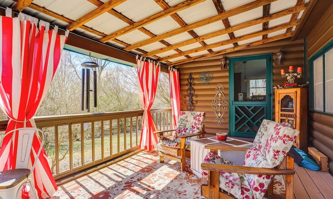 Dahlonega Kabine | Large Deck: Luxe 6-Acre Retreat in Dahlonega!