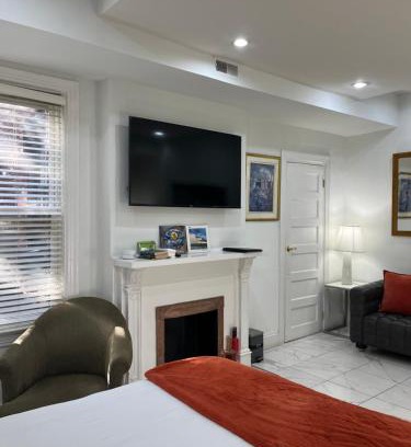 Columbia Heights Wohnung | Large DUPLEX Apt 2Bdrm 1Den-Metro