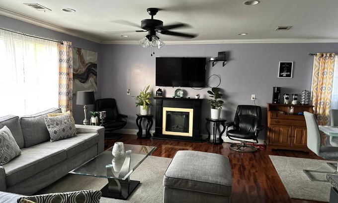 Columbus Haus | Large executive home with 5 bedrooms, 2.5 baths and game room.