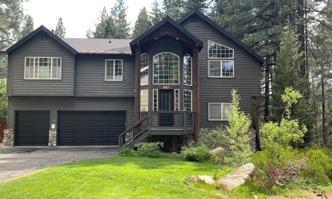 Tahoe Paradise Haus | Großes Familienhaus in ruhiger bewaldeter Umgebung in der Nähe von allem