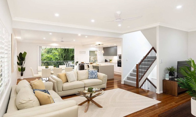Taringa Haus | Large Family Pool Home in Taringa|6km to CBD|Pets