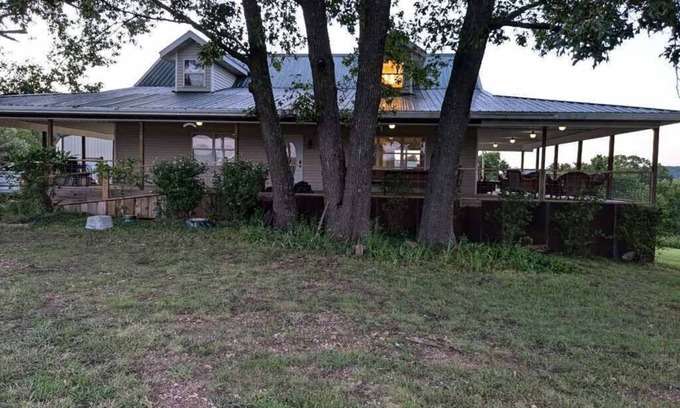 Cape Fair Sonstige | Large Farmhouse in Ozark Mountains