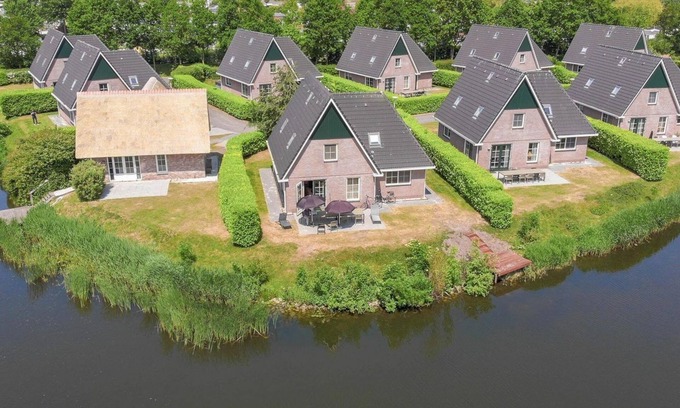 Makkum Kabine | Large group villa with a sauna, a whirlpool, and five bedrooms at the luxurious Beach Resort Makkum by the IJsselmeer.