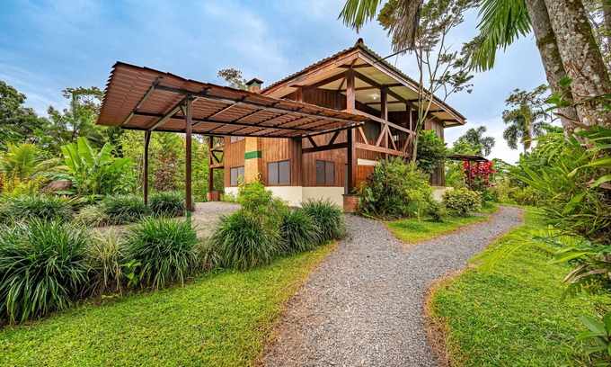 Rio Cuarto de Grecia Haus | Large Home Set Into Lush Landscape with Private Pool & Gorgeous Deck Area