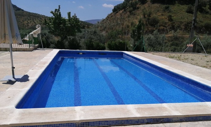 Fuente-Tojar Hütte | Large house located in an olive grove, near the river Caicena.