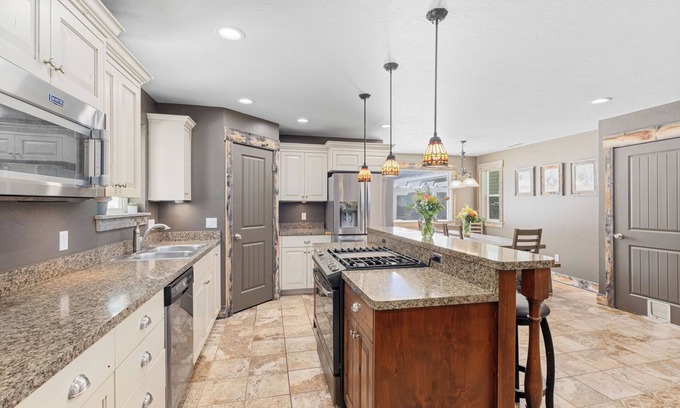 Thayne Haus | Large house with lots of space. Just minutes away from national forest.