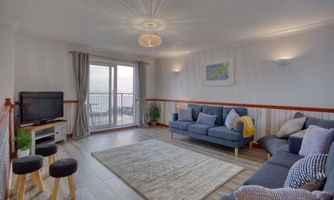 Newlyn Haus | Large House with Panoramic Sea Views & Parking