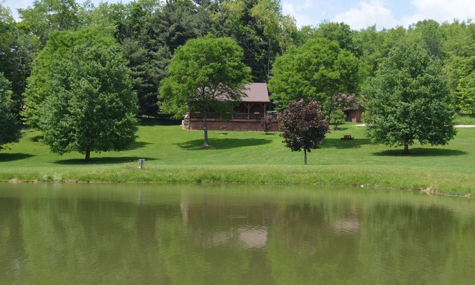 Butler Kabine | Große Blockhütte auf 12 Hektar mit Fischteich in der Nähe von Mohican State Park