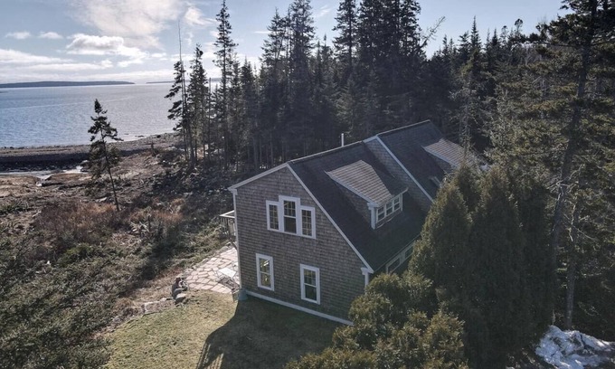 Bernard Haus | Large Private Beachfront Home Getaway [Cove House]