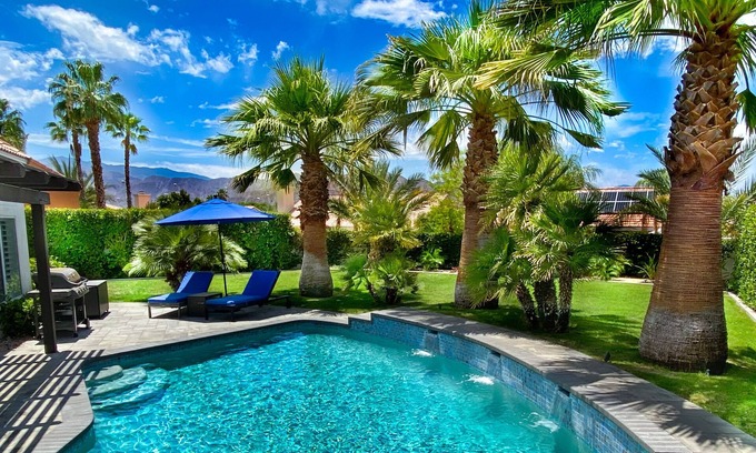 Topaz Haus | GROSS, PRIVATE Yard & Salzwasser, Beheizter Pool / Spa Smart Home Virtuelle 3D-Tour!