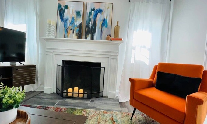 Crestline Heights Haus | Large, Renovated On E. Lake Park! Comfy Cottage