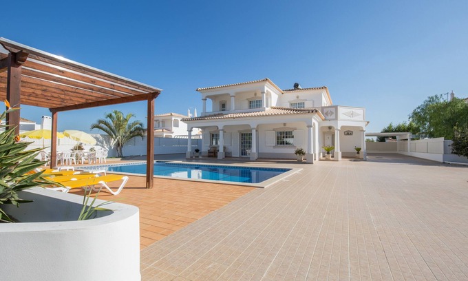 Albufeira Villa | Große, geräumige Villa mit 4 Schlafzimmern, eigenem Pool, Klimaanlage und Meerblick