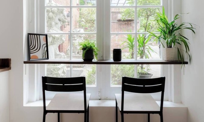 Frognal and Fitzjohns Wohnung | Large Studio in Hampstead with Character