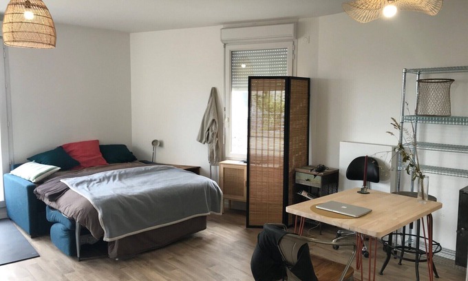 Noisy-le-Sec Wohnung | Large studio with direct access to Paris