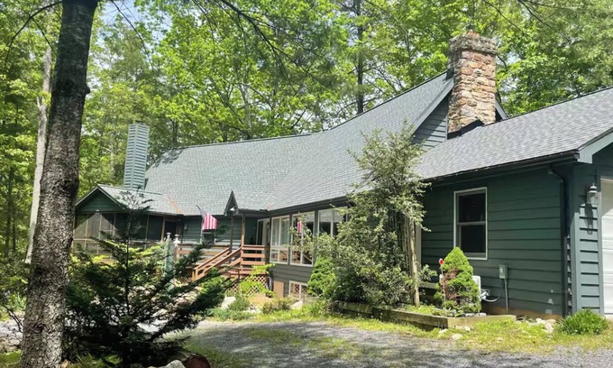 Basye Haus | Large updated home with Game Room, Theater, hot tub and fire pit on Bryce Resort